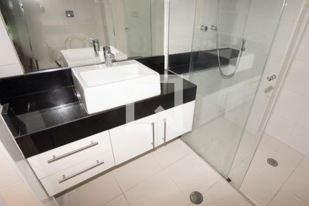 Apartamento à venda com 250m², 3 quartos e 2 vagas Apartamento à venda com 250m², 3 quartos e 2 vagasBanheiro 2