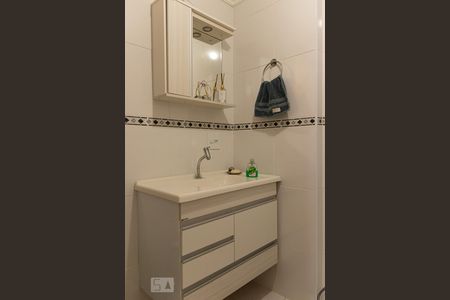 Apartamento à venda com 74m², 2 quartos e 1 vaga Apartamento à venda com 74m², 2 quartos e 1 vagaBanheiro