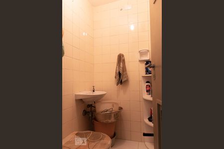 Apartamento à venda com 74m², 2 quartos e 1 vaga Apartamento à venda com 74m², 2 quartos e 1 vagaBanheiro de serviço