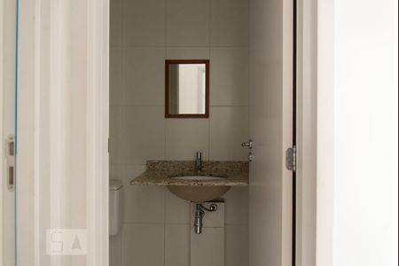 Apartamento à venda com 57m², 2 quartos e 1 vaga Apartamento à venda com 57m², 2 quartos e 1 vagaBanheiro