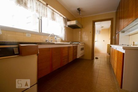 Apartamento à venda com 241m², 3 quartos e 3 vagas Apartamento à venda com 241m², 3 quartos e 3 vagasCozinha