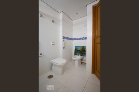 Apartamento à venda com 241m², 3 quartos e 3 vagas Apartamento à venda com 241m², 3 quartos e 3 vagasBanheiro Suite 1