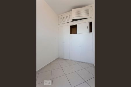 Apartamento à venda com 148m², 3 quartos e 2 vagas Apartamento à venda com 148m², 3 quartos e 2 vagasQuarto de serviço