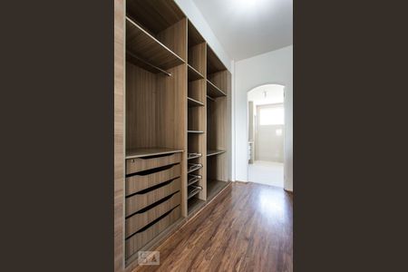 Apartamento à venda com 148m², 3 quartos e 2 vagas Apartamento à venda com 148m², 3 quartos e 2 vagasCloset