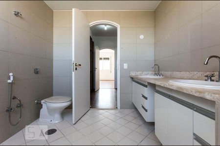 Apartamento à venda com 148m², 3 quartos e 2 vagas Apartamento à venda com 148m², 3 quartos e 2 vagasBanheiro da suíte