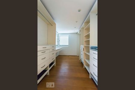 Apartamento à venda com 320m², 4 quartos e 4 vagasCloset