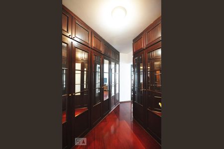 Apartamento para alugar com 300m², 4 quartos e 4 vagascloset