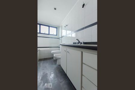 Apartamento à venda com 146m², 3 quartos e 3 vagasBanheiro da suíte