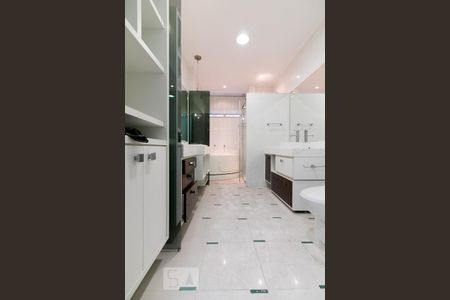 Apartamento à venda com 270m², 4 quartos e 3 vagasBanheiro da Suíte 3