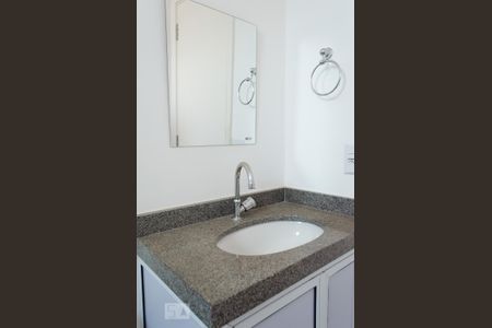 Apartamento à venda com 57m², 2 quartos e 1 vaga Apartamento à venda com 57m², 2 quartos e 1 vagaBanheiro