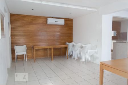 Apartamento à venda com 57m², 2 quartos e 1 vaga Apartamento à venda com 57m², 2 quartos e 1 vagaDependências do prédio - salão de festas