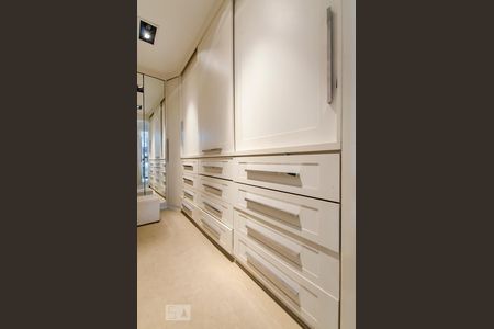 Apartamento à venda com 367m², 4 quartos e 3 vagasCloset suíte 1