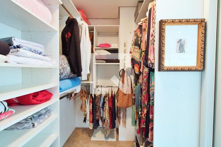 Apartamento para alugar com 210m², 1 quarto e 2 vagasCloset 1 da Suíte 