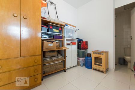 Apartamento à venda com 198m², 4 quartos e 3 vagas Apartamento à venda com 198m², 4 quartos e 3 vagasQuarto de serviço
