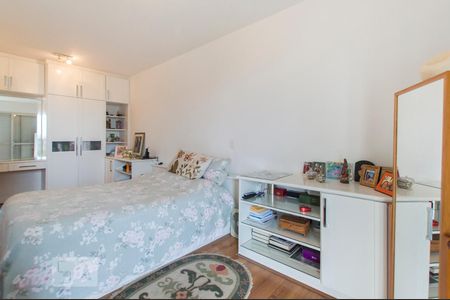 Apartamento à venda com 198m², 4 quartos e 3 vagas Apartamento à venda com 198m², 4 quartos e 3 vagasSuíte 2