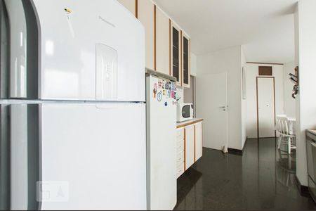 Apartamento à venda com 198m², 4 quartos e 3 vagas Apartamento à venda com 198m², 4 quartos e 3 vagasCozinha