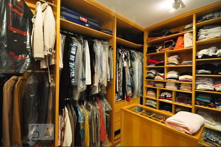 Apartamento à venda com 227m², 3 quartos e 3 vagascloset