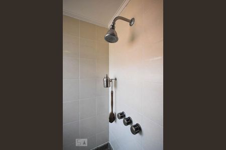 Apartamento à venda com 400m², 3 quartos e 4 vagas Apartamento à venda com 400m², 3 quartos e 4 vagasChuveiro do banheiro da suíte 3