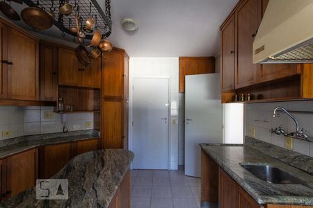 Apartamento à venda com 110m², 2 quartos e 2 vagas Apartamento à venda com 110m², 2 quartos e 2 vagasCozinha