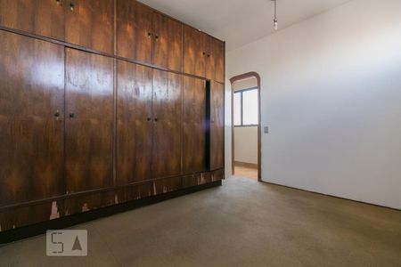 Apartamento à venda com 340m², 3 quartos e 4 vagas Apartamento à venda com 340m², 3 quartos e 4 vagasQuarto de Serviço
