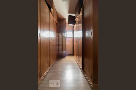 Apartamento à venda com 340m², 3 quartos e 4 vagas Apartamento à venda com 340m², 3 quartos e 4 vagasCloset