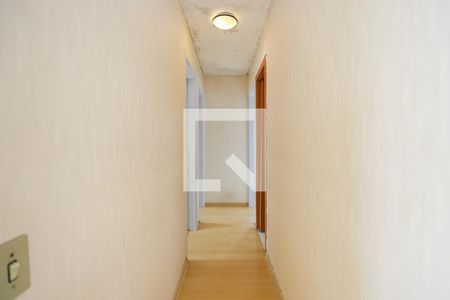 Corredor de apartamento para alugar com 3 quartos, 72m² em Vila Suzana, São Paulo