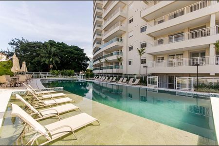 Apartamento à venda com 70m², 2 quartos e 1 vaga Apartamento à venda com 70m², 2 quartos e 1 vagaPiscina