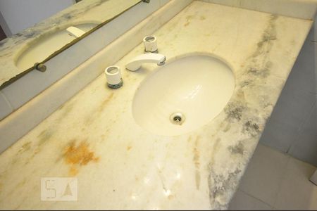 Apartamento à venda com 144m², 3 quartos e 3 vagasdetalhe do banheiro suíte 2