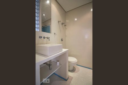 Banheiro de apartamento para alugar com 1 quarto, 122m² em Cerqueira César, São Paulo