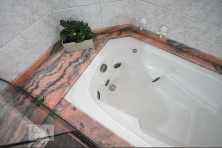 Apartamento para alugar com 213m², 4 quartos e 3 vagasdetalhe do banheiro suíte 2