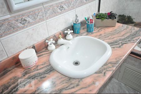 Apartamento para alugar com 213m², 4 quartos e 3 vagasdetalhe do banheiro suíte 2