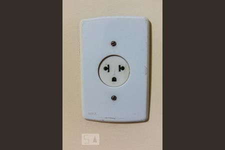 Apartamento à venda com 70m², 3 quartos e 2 vagasTomadas em padrão antigo