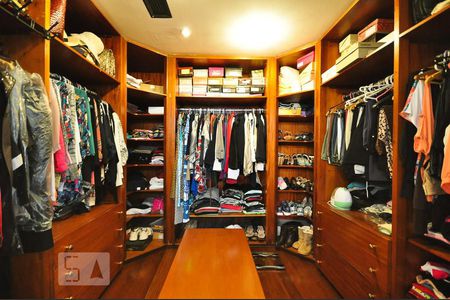 Apartamento para alugar com 380m², 4 quartos e 6 vagascloset