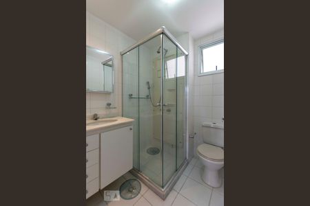 Banheiro social de apartamento para alugar com 3 quartos, 67m² em Saúde, São Paulo