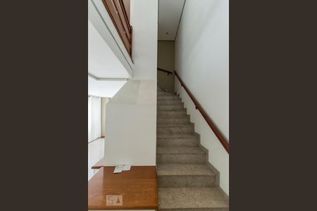 Acesso ao segundo andar de apartamento à venda com 2 quartos, 88m² em Vila Andrade, São Paulo