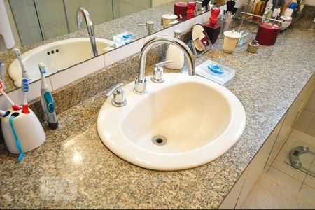 Apartamento à venda com 86m², 3 quartos e 2 vagasdetalhe do banheiro