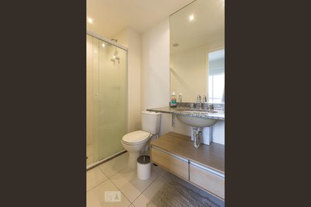 Banheiro de kitnet/studio para alugar com 1 quarto, 32m² em Santo Amaro, São Paulo