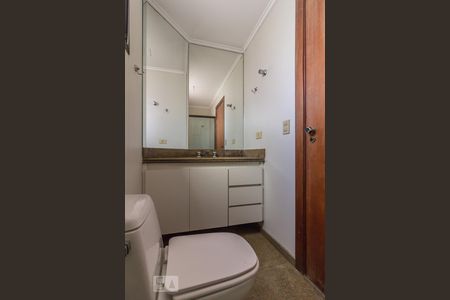 Apartamento para alugar com 360m², 4 quartos e 4 vagas Apartamento para alugar com 360m², 4 quartos e 4 vagasBanheiro do Quarto 3 (suite)