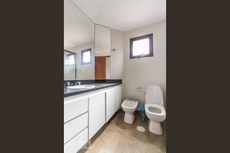 Apartamento à venda com 360m², 4 quartos e 4 vagas Apartamento à venda com 360m², 4 quartos e 4 vagasBanheiro do Quarto 4 (suite)