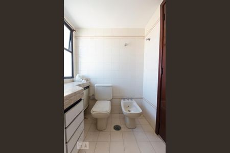 Apartamento à venda com 128m², 3 quartos e 2 vagasBanheiro suíte