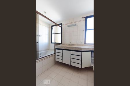 Apartamento à venda com 128m², 3 quartos e 2 vagasBanheiro suíte