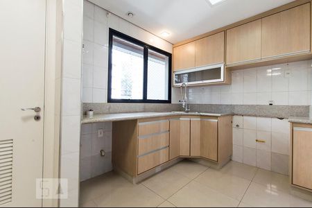 Apartamento para alugar com 157m², 3 quartos e 3 vagas Apartamento para alugar com 157m², 3 quartos e 3 vagasCozinha