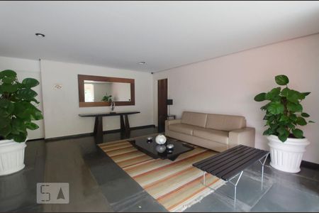Apartamento à venda com 70m², 2 quartos e 1 vagaHall de serviço