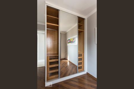 Quarto de apartamento à venda com 2 quartos, 90m² em Pinheiros, São Paulo