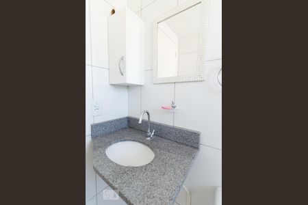 Banheiro de apartamento à venda com 2 quartos, 50m² em Loteamento Parque São Martinho, Campinas