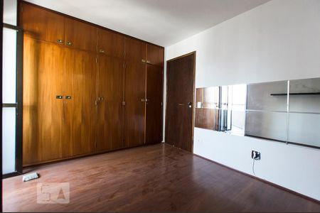 Apartamento à venda com 100m², 3 quartos e 2 vagas Apartamento à venda com 100m², 3 quartos e 2 vagasSuíte