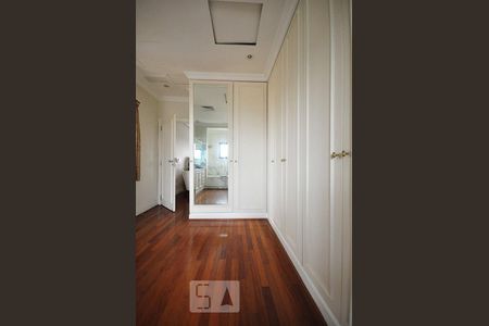 Apartamento para alugar com 530m², 4 quartos e 4 vagascloset