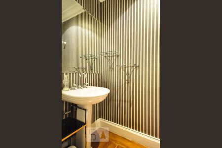 lavabo de apartamento para alugar com 4 quartos, 530m² em Real Parque, São Paulo