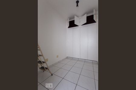 Apartamento à venda com 129m², 4 quartos e 2 vagas Apartamento à venda com 129m², 4 quartos e 2 vagasQuarto de serviço