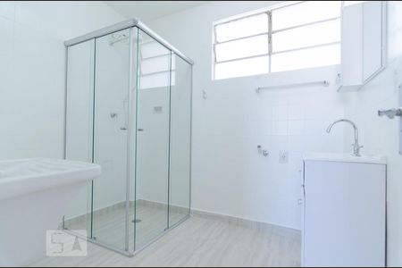 Banheiro de kitnet/studio para alugar com 1 quarto, 40m² em Centro, Campinas